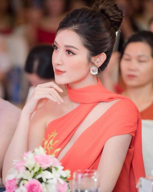 越南嫩模风靡网络：时尚与美丽并存的绝美小姐姐