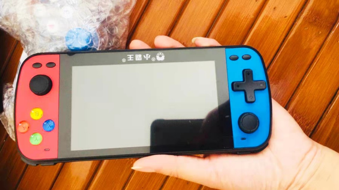 小霸王Q900游戏机_小霸王游戏模拟器下载_山寨PSP体验评测
