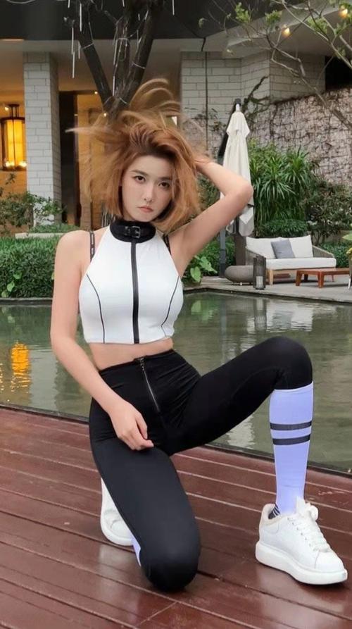 聂小雨黑皮衣事件是真是假？知情人士爆料内幕！