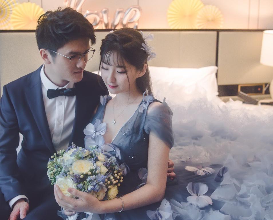 若风 腐团儿 网络女神对比_若风 戚蓝尹 电竞圈最成功的男人_戚蓝尹游戏直播间