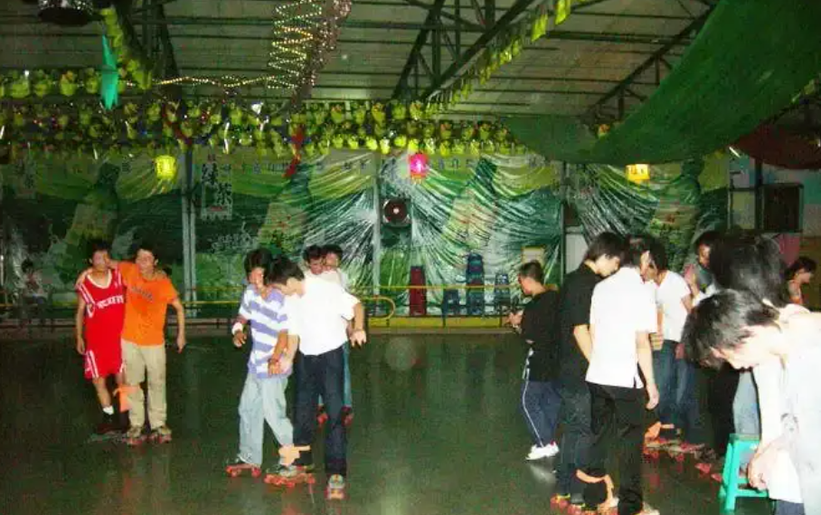 所有跑酷游戏溜冰鞋_一线城市发展复古溜冰场 千禧一代文艺复兴 溜冰场汉化运动