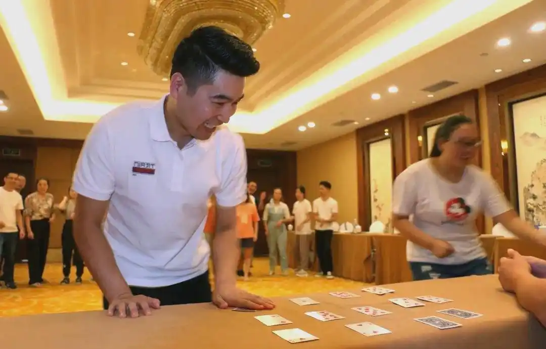 团队协作游戏推荐_合力建塔道具套装_团队配合的游戏