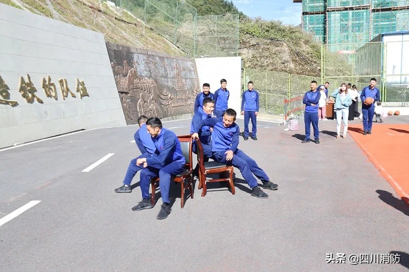 背靠背夹球游戏_消防员国庆活动_水带保龄球套圈游戏