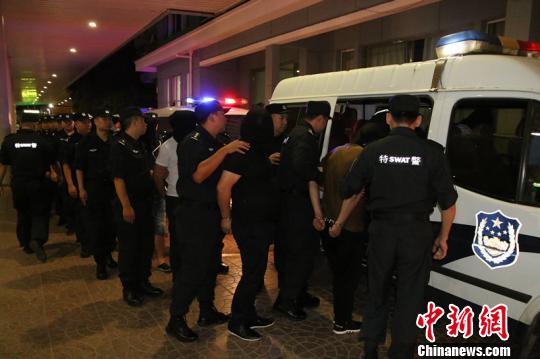 列车斗地主诈骗_警方抓获诈赌团伙_斗地主赢钱游戏
