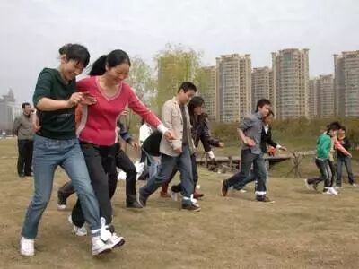 体验式学习培训游戏_培训游戏寓教于乐_培训破冰游戏互动