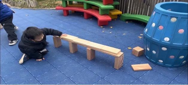 幼儿园中班游戏个案观察笔记_中班幼儿建构游戏探索_幼儿园积木区游戏案例