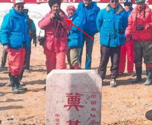 张国立的老婆邓婕（邓婕：与张国立丁克32年，这辈子最大的遗憾，是没有生个孩子）