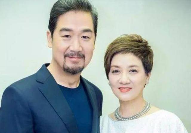 她二婚嫁张国立，却被要求28年不能生育，如今61岁终如愿当母亲！