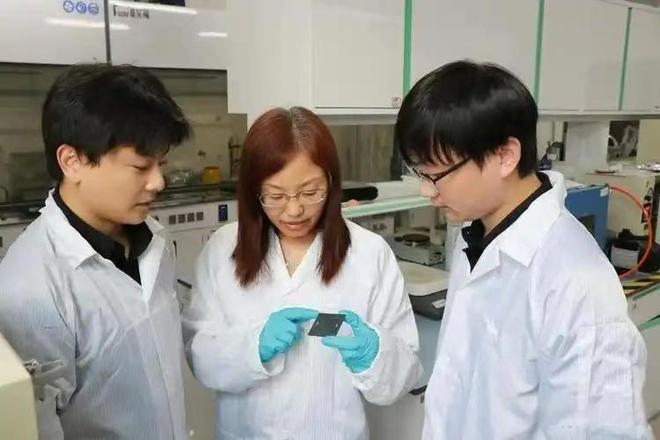 中国硬气出手，打响反击第一枪！拒付天价版面费，撕开西方遮羞布