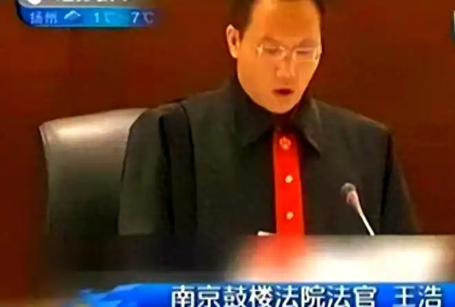 南京彭宇案十八年的道德争议与制度变迁