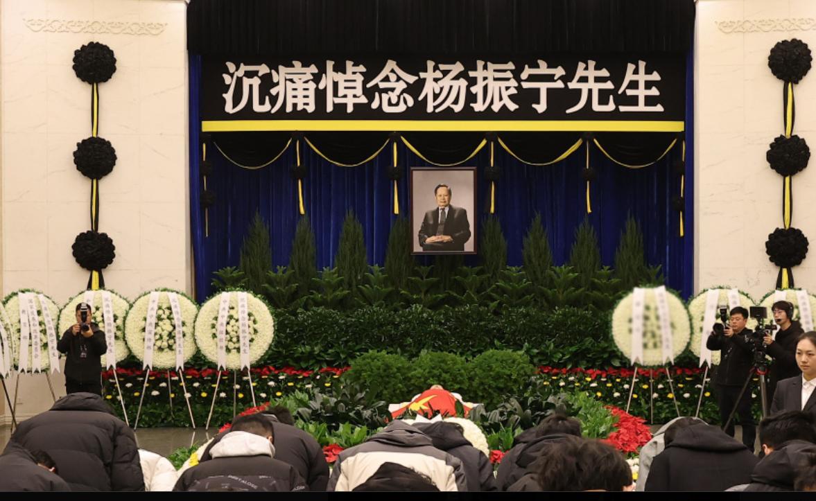 杨振汉赴八宝山送别杨振宁！露面回忆往事，透露了哥哥的一个遗憾