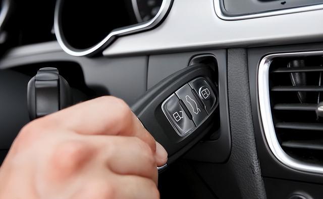 无钥匙启动车辆停驶后，若智能钥匙被拿走，车子会如何反应？-有驾