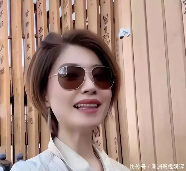 28岁辞职央视主持人，39岁全家移居日本，如今43岁的她后悔了吗