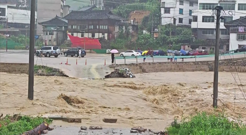 贵州雷山县再遭强降雨 紧急转移群众2432人 预警疏散10000余人
