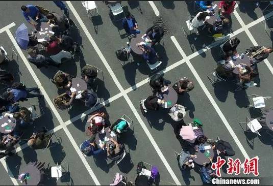 美媒称德州扑克在中国金融圈已过时，掼蛋成为必备社交技能