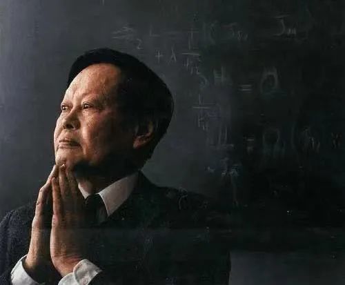 杨振宁百年人生：比婚姻更牛的，是放弃美国国籍