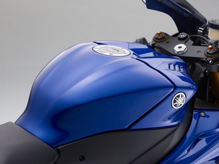YAMAHA 新一代YZF-R6，帅气的实力派，价格也是惊人啊