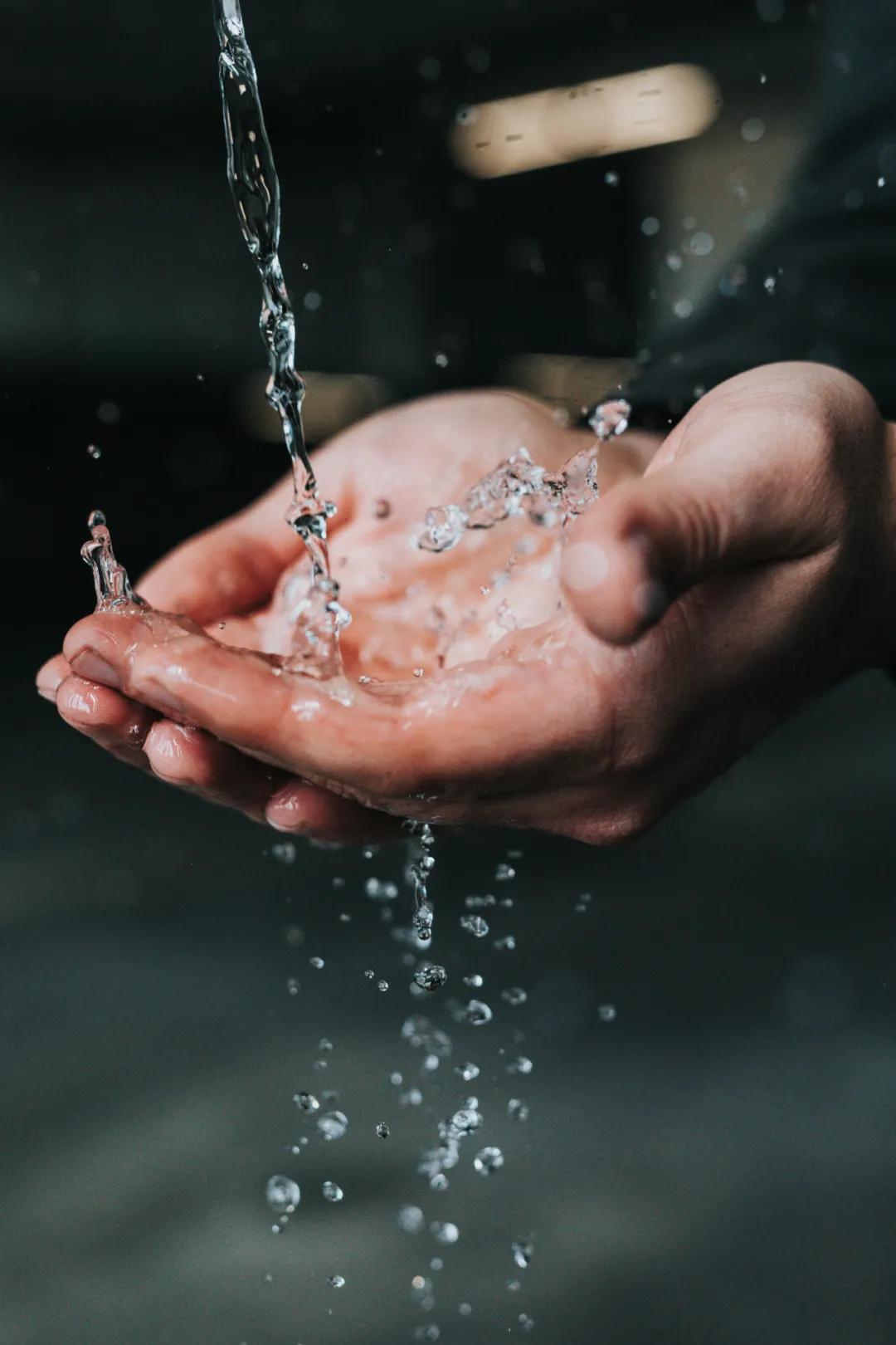 《水知道答案》：对水说些好话，体验它带给你的强大疗愈力