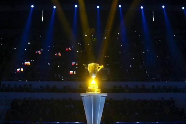 与时聚竞 穿越火线风雨十年