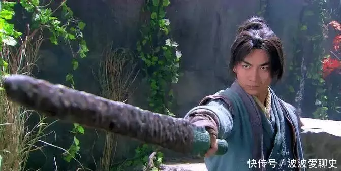 郭靖战死时，杨过没去救他，另一位大侠却去了，还带走了九阴真经