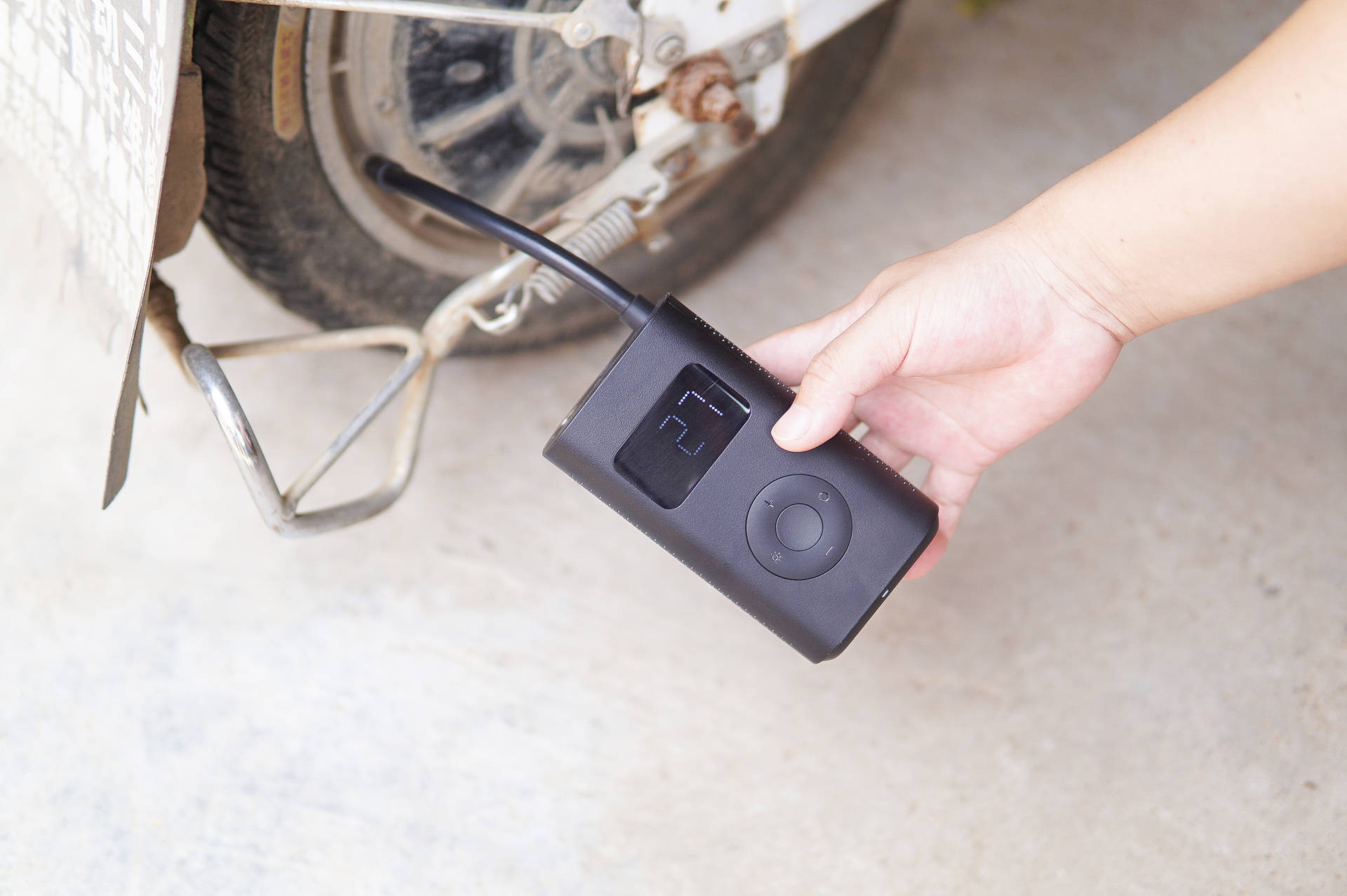 米家神器真香！新一代充气宝1S测评，保时捷车主用了都说好