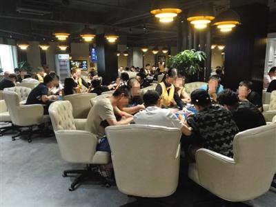 德州扑克“中国式发展”：职业牌手月入10万元