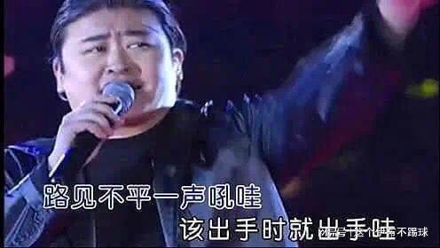 一女子在麦当劳拒搭讪，被6人围住棍棒打死