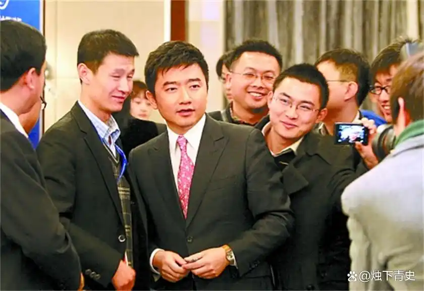 芮成钢曾参加克林顿的私人聚会，服刑六年，出狱以后仍年薪300万