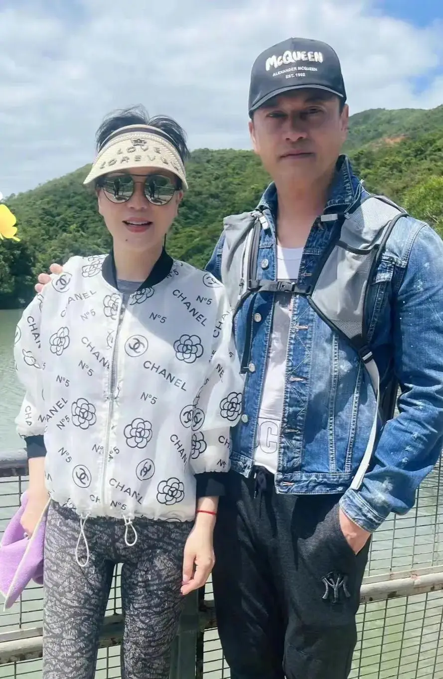 吕良伟：三婚娶小15岁富婆，47岁生一子，现在他还好吗？