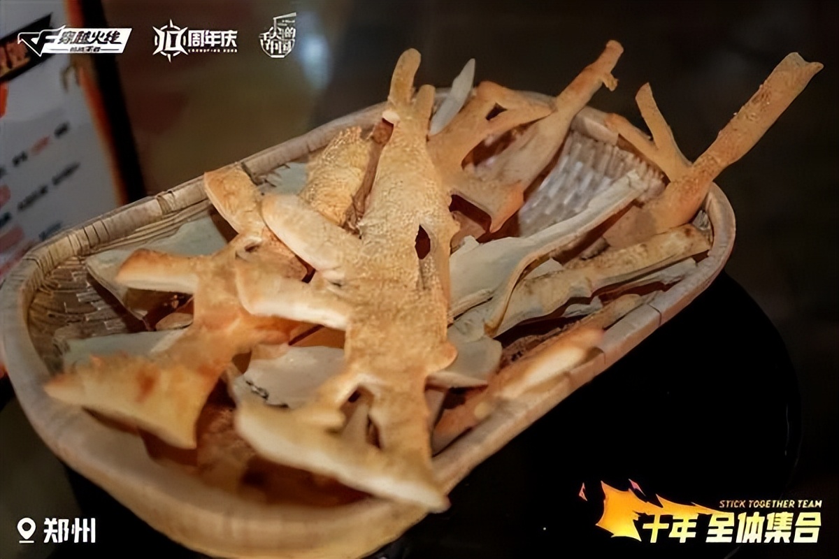 穿越火线枪战王者卡盟_CF手游总注册用户突破4.5亿_电竞赛事累计观看人数突破10亿次