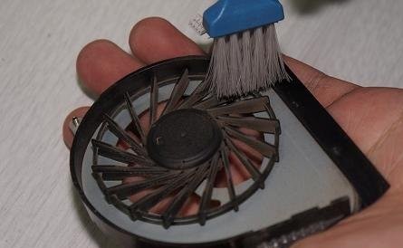 笔记本怎么清理灰尘