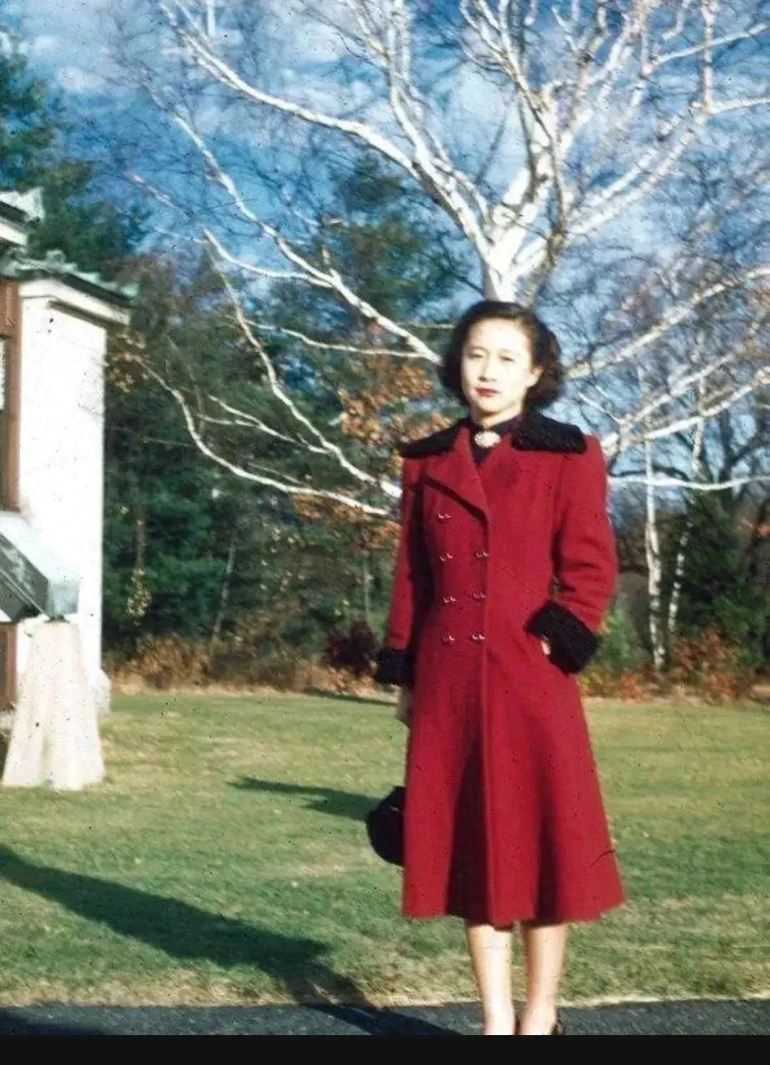 1971年，杨振宁和岳父杜聿明、岳母曹秀清在北京的合影，难掩紧张