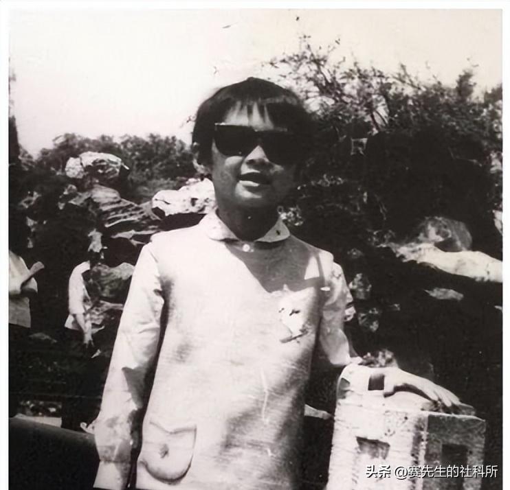 炮轰节目组，爆料明星黑料，口无遮拦的袁立是耿直还是“疯”？