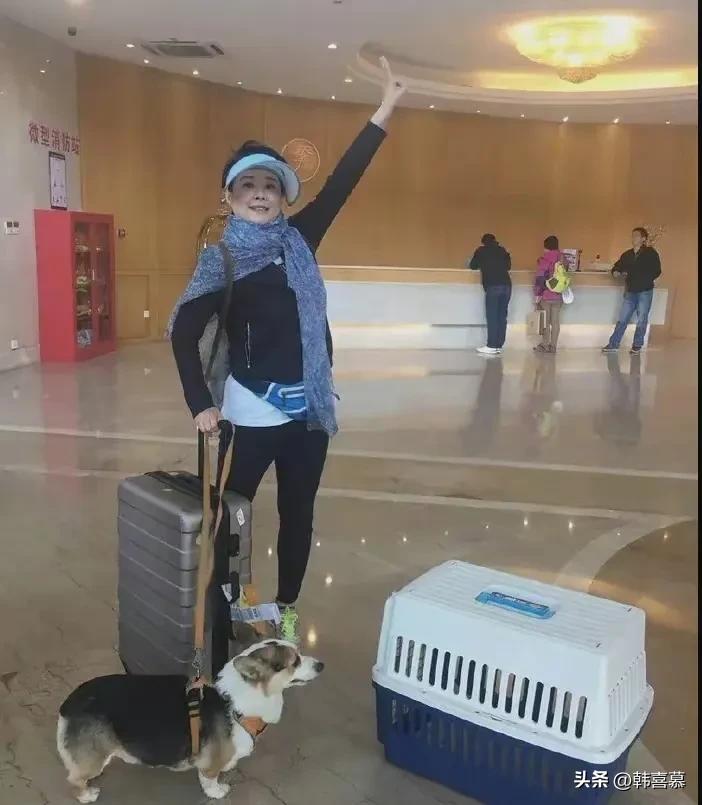 53岁袁立近况，年轻十岁，不生孩子国外冻卵，三婚两离，活的自我