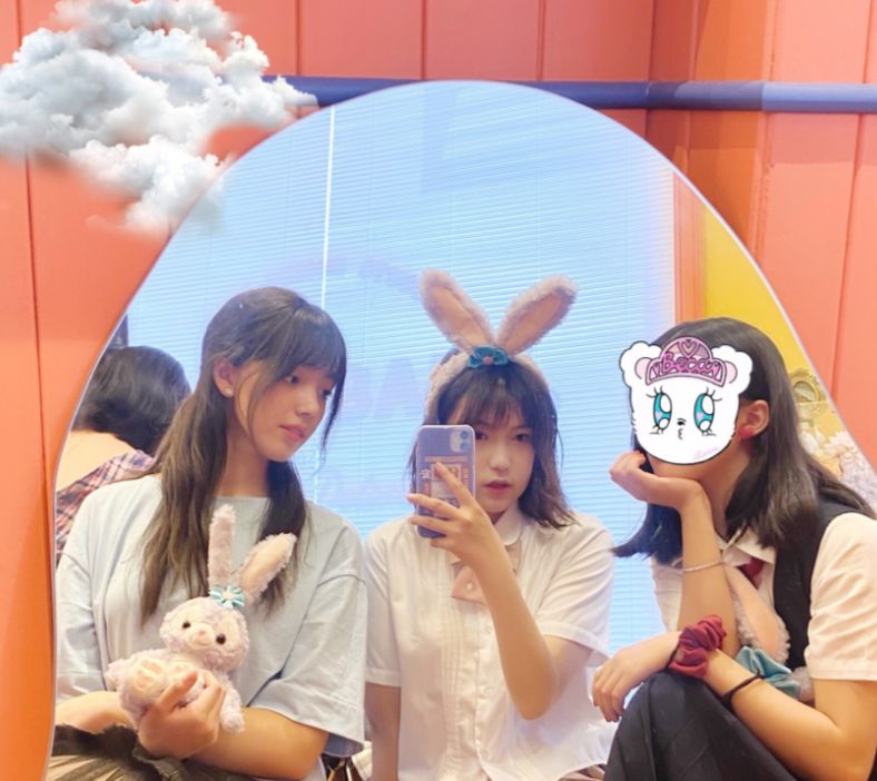 她是赵今麦版的《巴啦啦》美雪，今15岁身高175，腿长绝了！