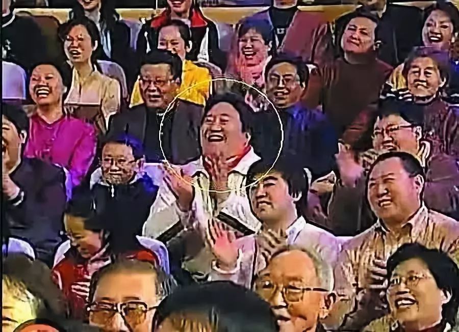 霸屏春晚19年的“笑脸哥”，今年没见着？原来……