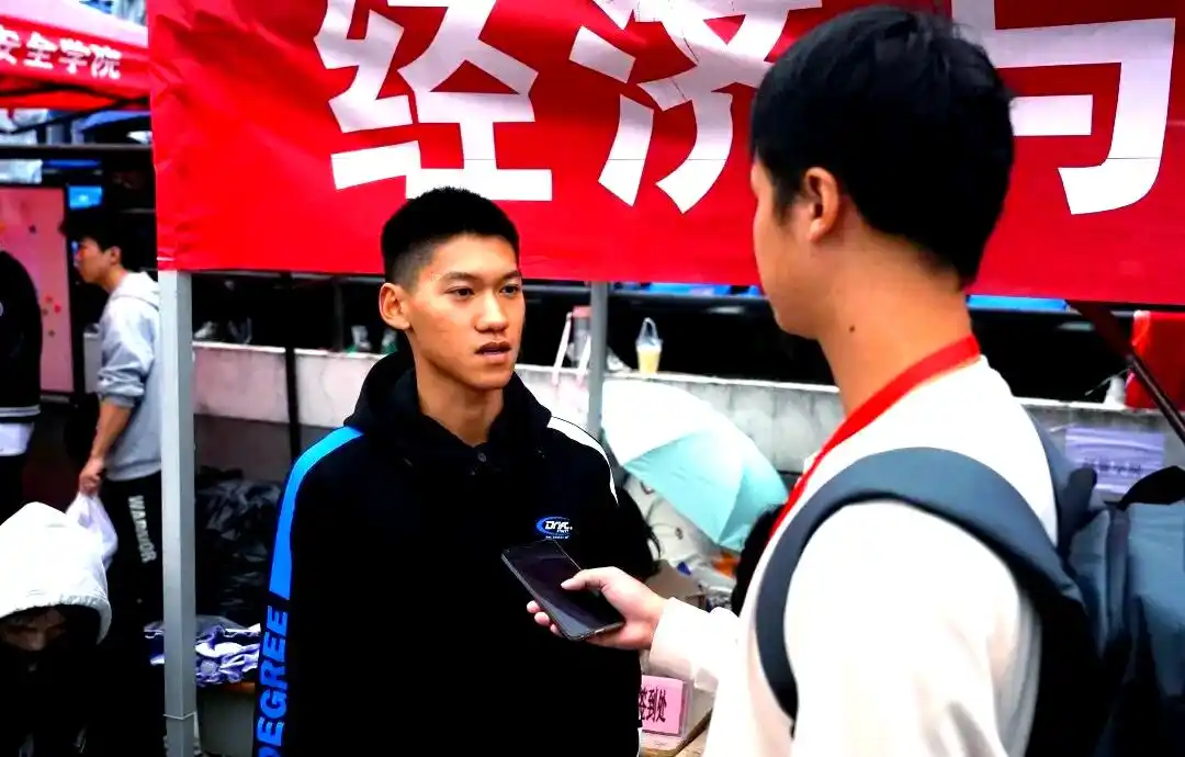 青春的精彩瞬间：校运会背后的拼搏故事
