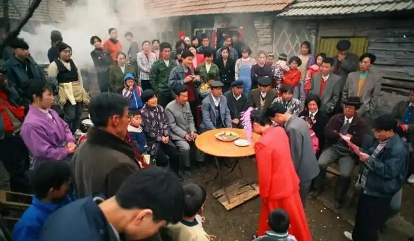 2002年，山东老汉因女儿拒绝为弟弟买房怒下杀手，直言：她该死