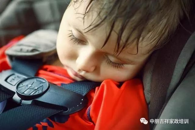 不喝水的情况下，一个人能活多久?