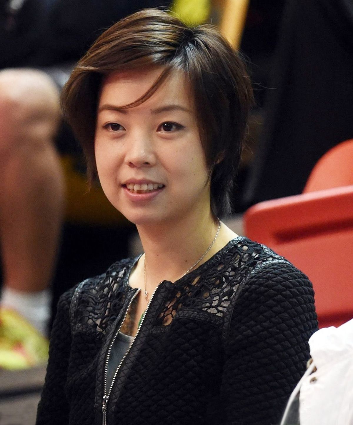 他深爱袁立15年，几经求婚却遭拒绝，转身娶张怡宁，如今幸福美满