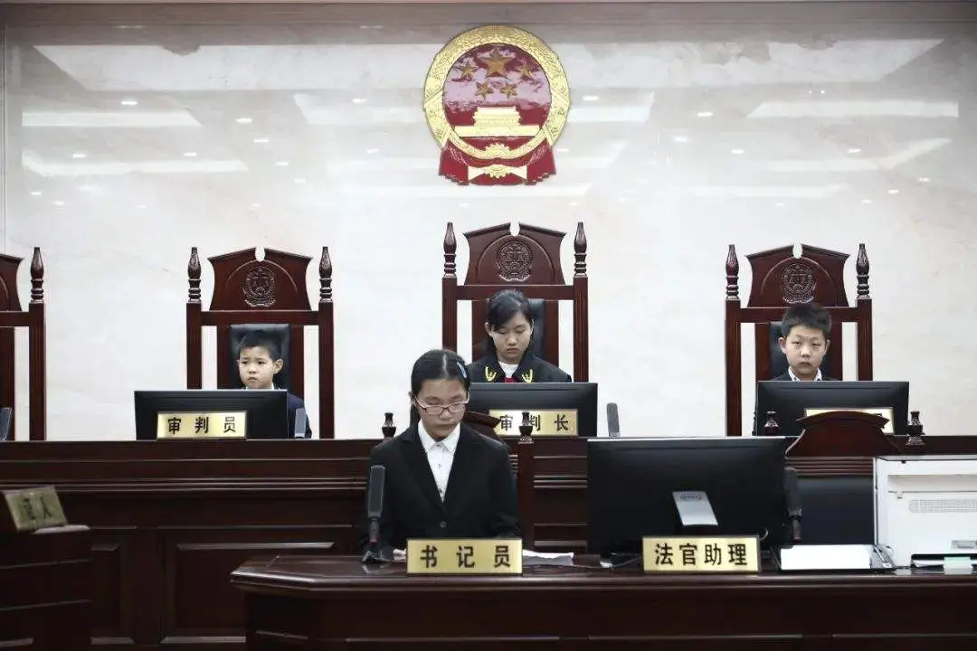 10年前山东男孩被高压泵体内充气，内脏严重损坏，工友赔偿112万