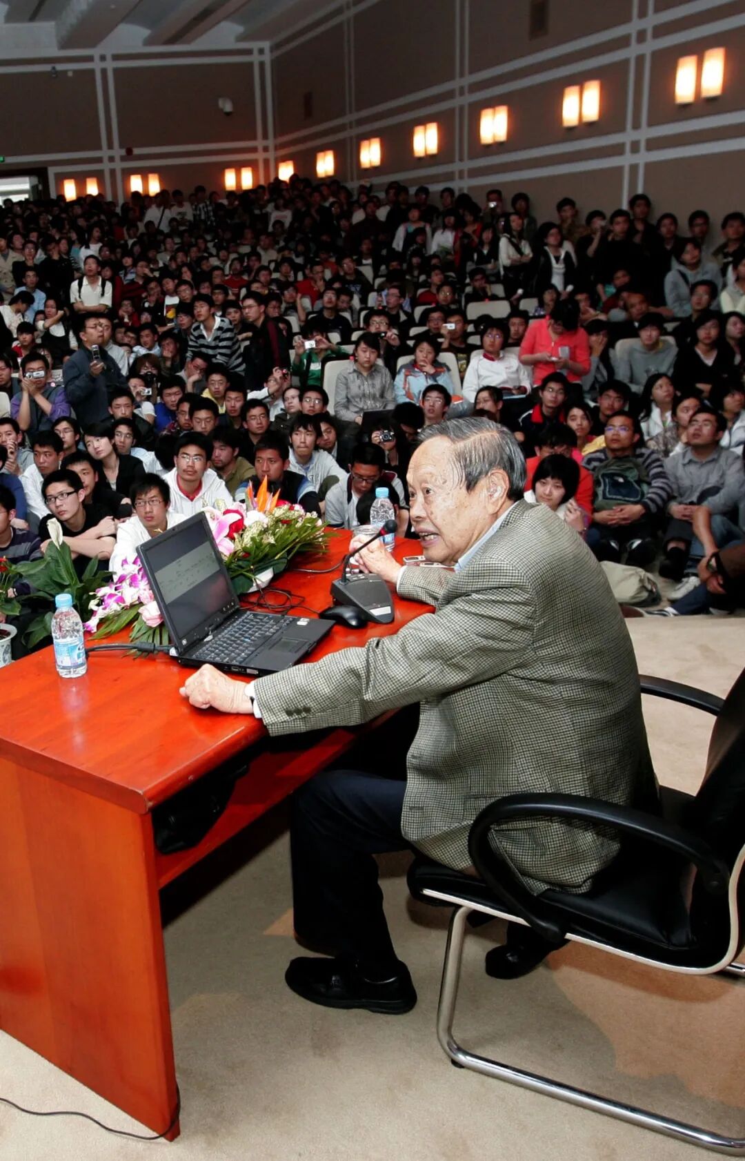 山高水长，杨振宁先生在复旦留下的那些珍贵瞬间