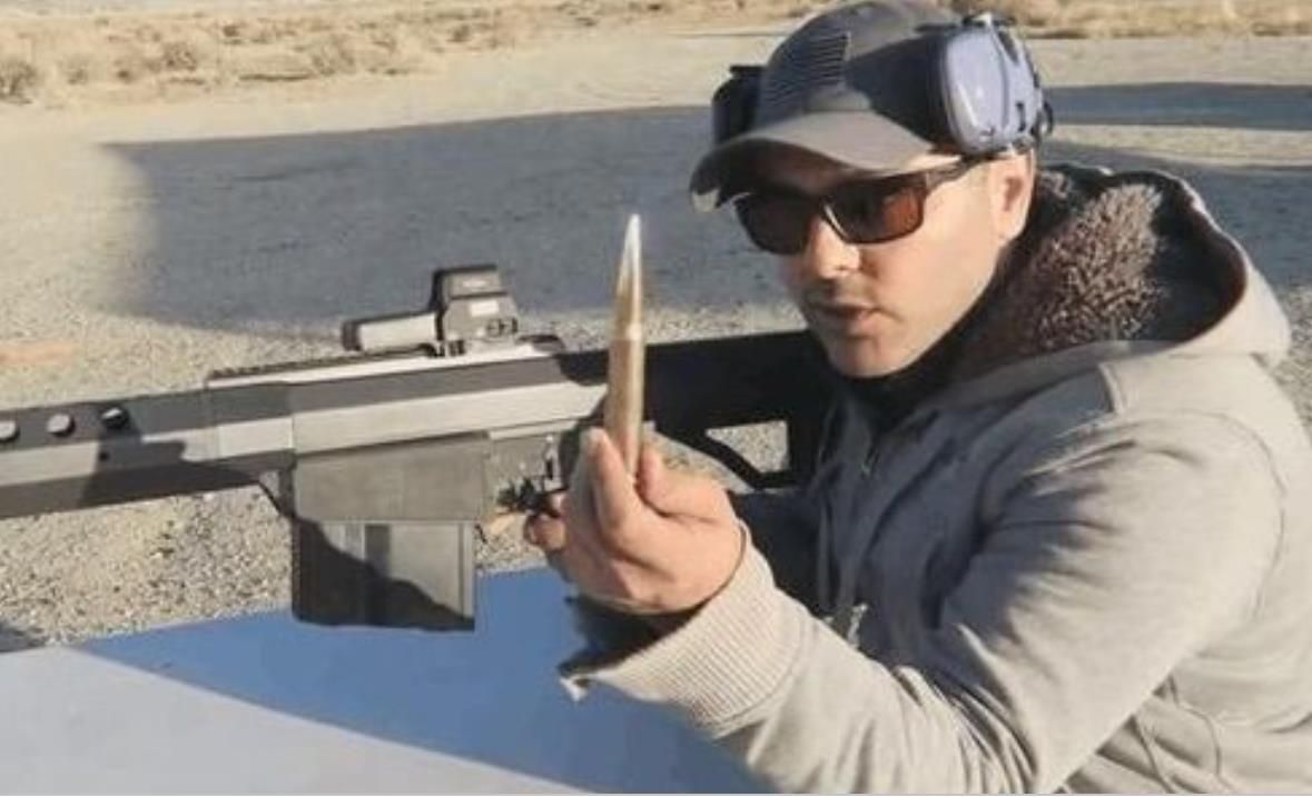 12.7毫米巴雷特狙击步枪性能_巴雷特M82A1狙击步枪威力_穿越火线m82a1