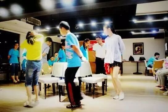 体验式学习培训游戏_培训游戏寓教于乐_培训中惩罚小游戏