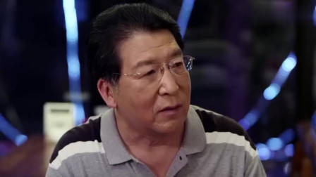 碰瓷党遇上女司机，别以为不敢撞你，男子当场被活活撞飞！
