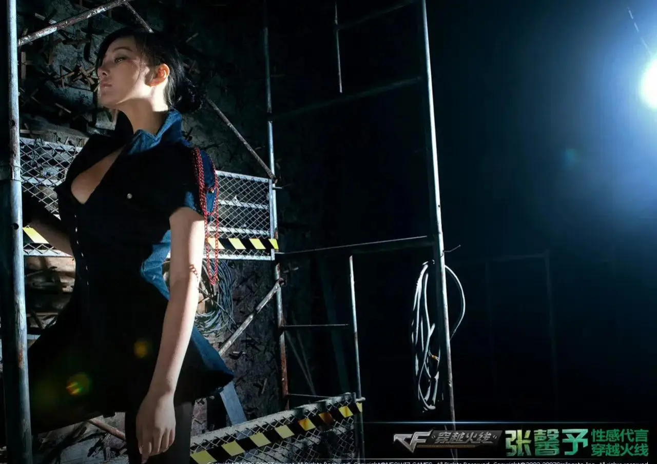 张馨予穿越火线特警形象写真_张馨予穿越火线代言丧尸装束_穿越火线神秘少女图片